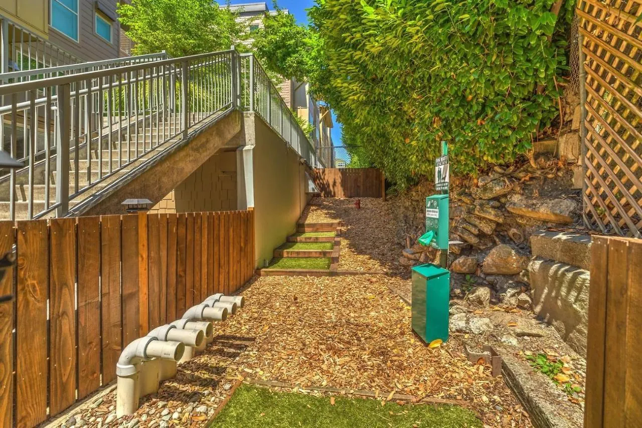 Wallingford 1Br W Lounge Wd Nr Shops Bars Sea-566 Apartment Seattle